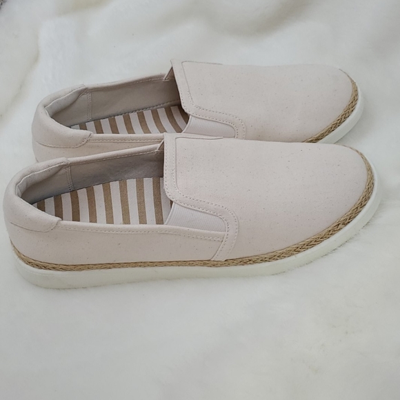 Vionic Shoes | Vionic Canvas Slip On Shoes Women Size 9 | Poshmark